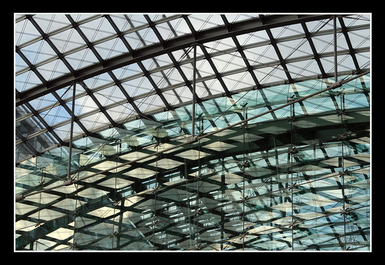 GlasStahlFC.jpg - Dachkonstruktion des neuen Hauptbahnhofes in Berlin.