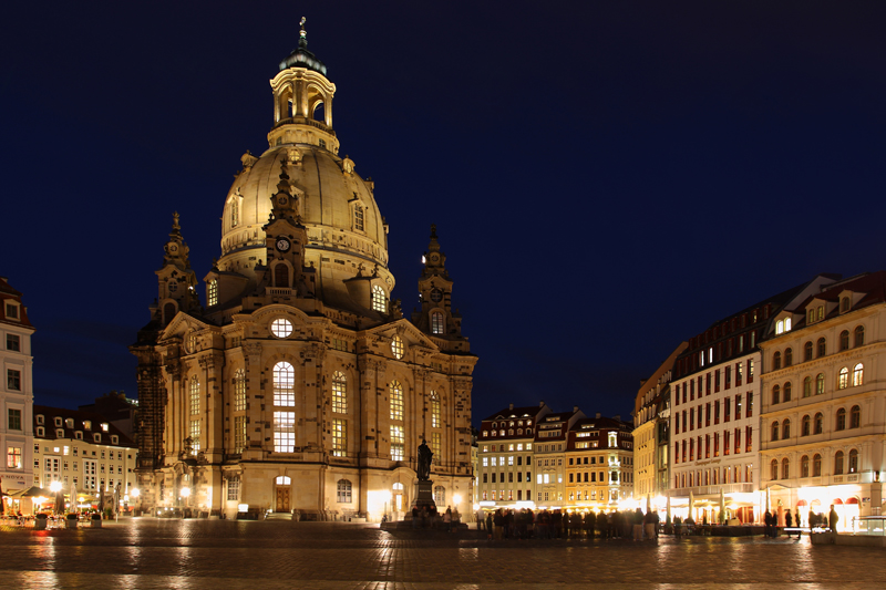Dresden-(98).jpg - Frauenkirche kurz nach der Dämmerung.