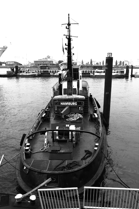IMG_9278.jpg - Schlepper im Hafen.