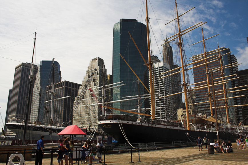 NYC19.jpg - Pier 17 mit Museumsschiffen