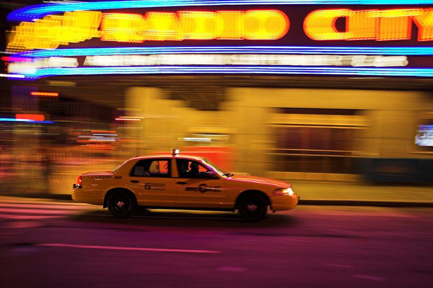 NYC41.jpg - Taxi vor der Radio City Music Hall