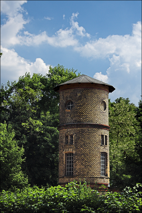 Turm2FC.jpg - Alter Backsteinturm im Bürgerpark Pankow.