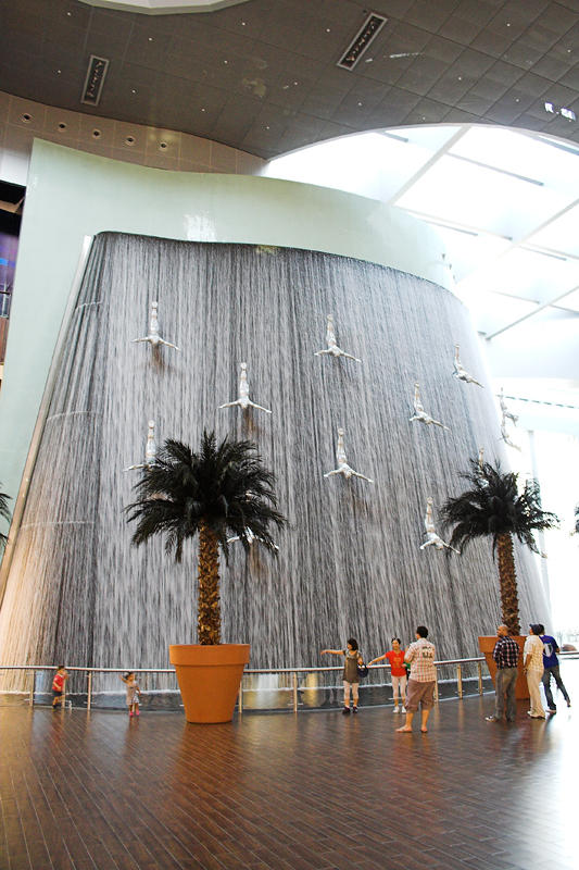 dubai02.jpg - Einkaufen wird in der Mall of Dubai fast zur Nebensache...