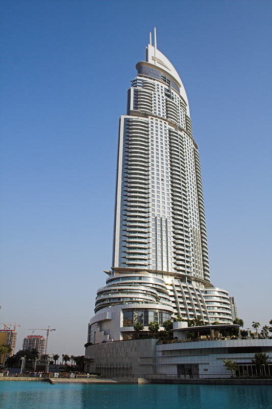 dubai03.jpg - Einer von vielen Wolkenkratzern in Dubai...