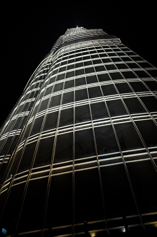 dubai08.jpg - Blick von der Aussichtsplattform des Burj Khalifa weiter nach oben.