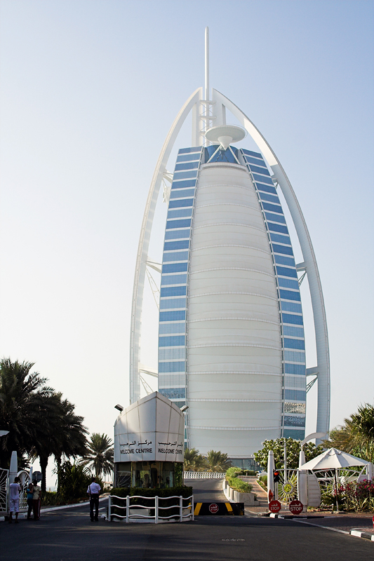 dubai10.jpg - Ein weiteres Wahrzeichen von Dubai - Burj al Arab.