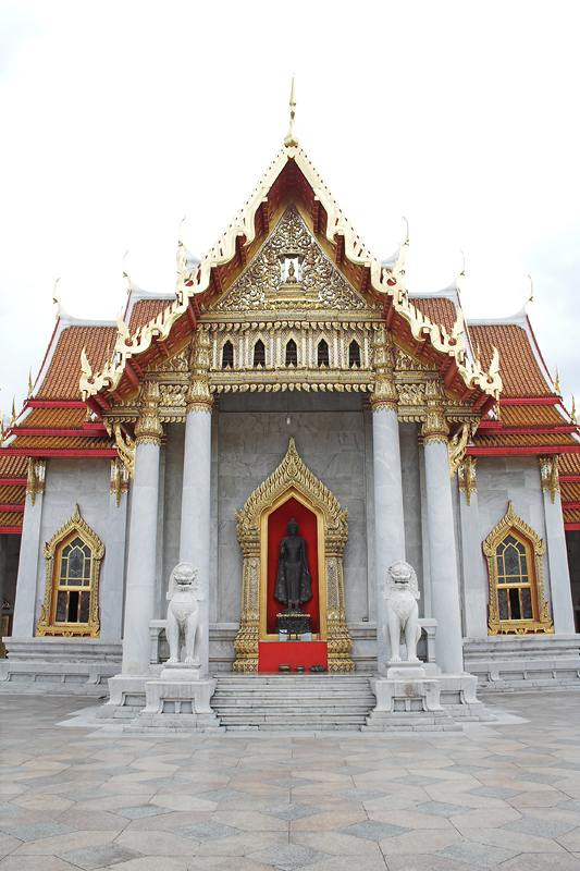 thai11.jpg - Der Wat Benchamabophit in voller Pracht.