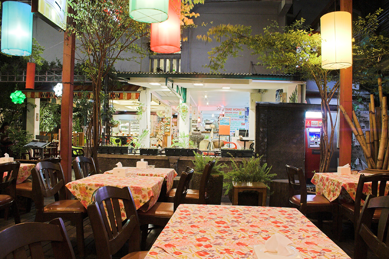 thai23.jpg - Restaurant in einer Seitenstraße der Khao San Road.